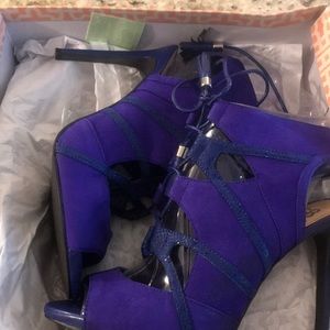 GB heels and the color is Rolling Blue